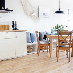 https://al-dom-apartamenty-apartament-zefir.kolobrzeghotels.com
